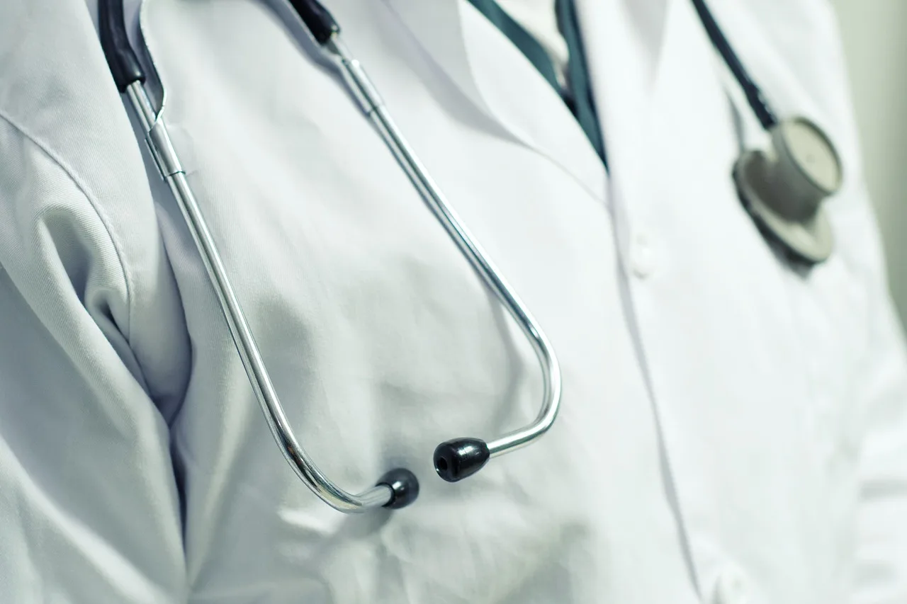 stethoscope, doctor, nurse, hospital, health worker, physician, stethoscope, doctor, doctor, doctor, doctor, doctor, nurse, hospital. Healthcare Reputation Management Benchmarks: Sources, Scales and Caveats