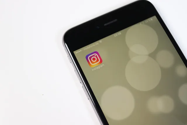 smartphone, instagram, app, apple, touch screen, symbol, social networking, social network, social media, social, instagram, instagram, instagram, instagram, instagram. Healthcare social media: reply boundaries and corrections