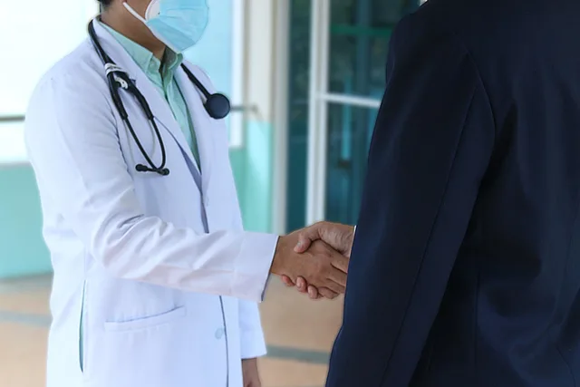 doctor, patient, handshake, administrator, businessman, agreemet, hospital, clinic, doctor and administration, doctor and patient, closeup, doctor, doctor, doctor, doctor, doctor, hospital. What the Patient Acquisition Best Practices Look Like in Practice