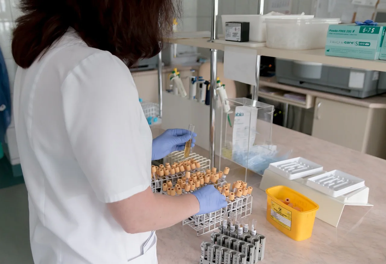 lab, analysis, diagnostics, hospital, test tube, test, tests, medical, the doctor, test tubes, medic, treatment, patient, diagnostician, health. Snowbird season and patient reactivation outreach in Arizona and Florida